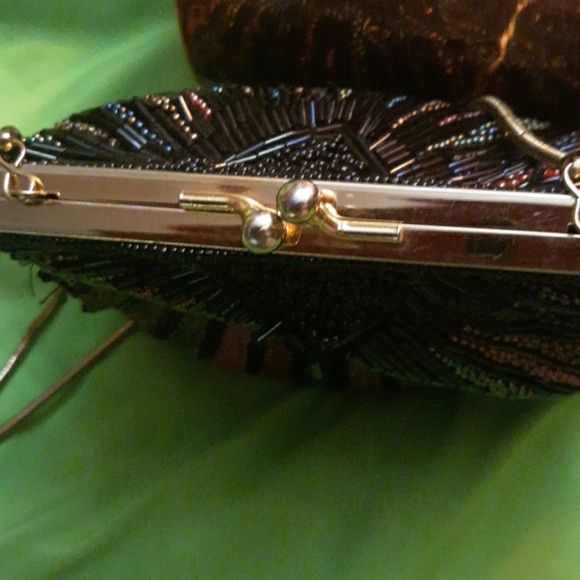 Gorgeous beaded scallop seashell night life bag - Picture 7 of 10